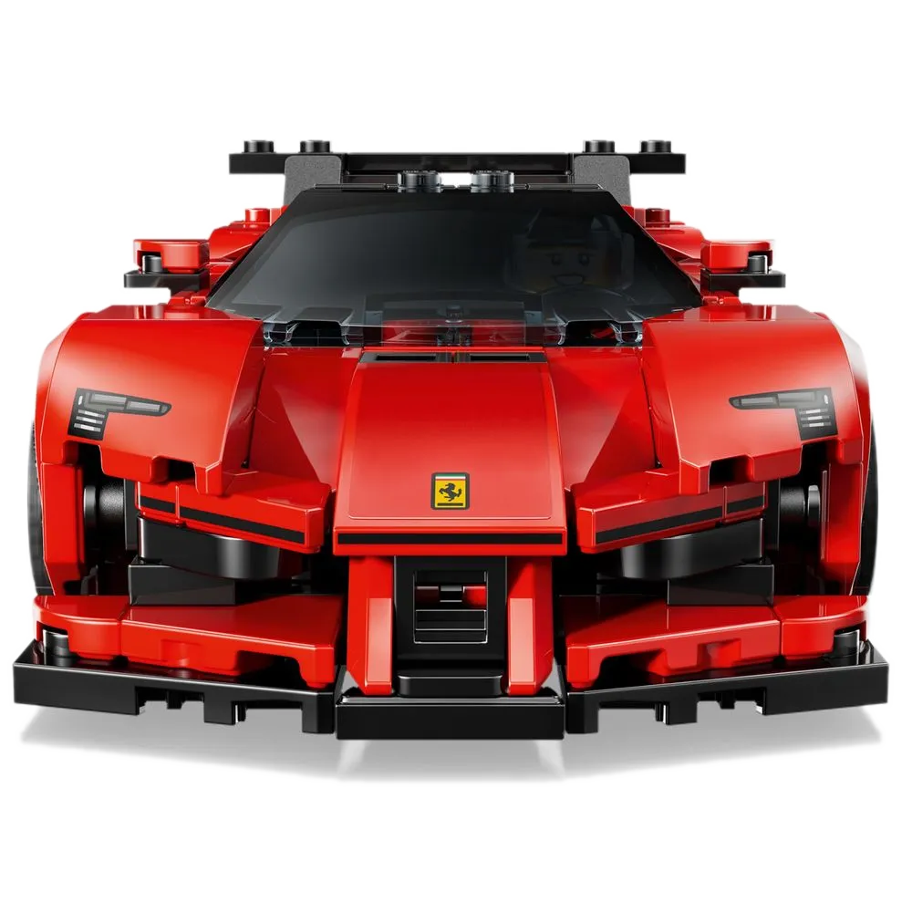 Frente da Ferrari SF90 XX Stradale em LEGO mostrando faróis e front splitter