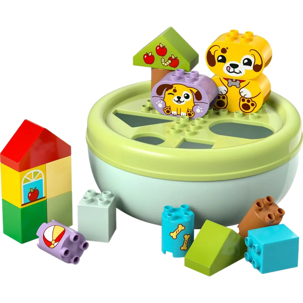 Cachorrinhos amarelo e lilás LEGO DUPLO em close-up com bloco de osso