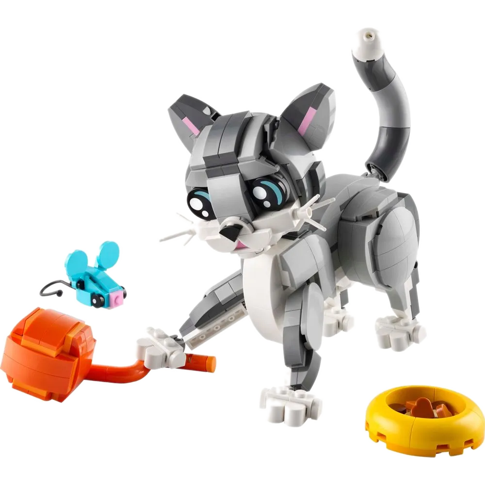 Close-up do gato LEGO 31163 brincando com ratinho azul e novelo de lã laranja