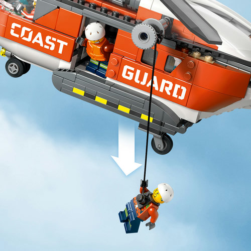 Close-up do helicóptero LEGO 60503 com cesta de resgate descendo socorrista pendurado no guincho