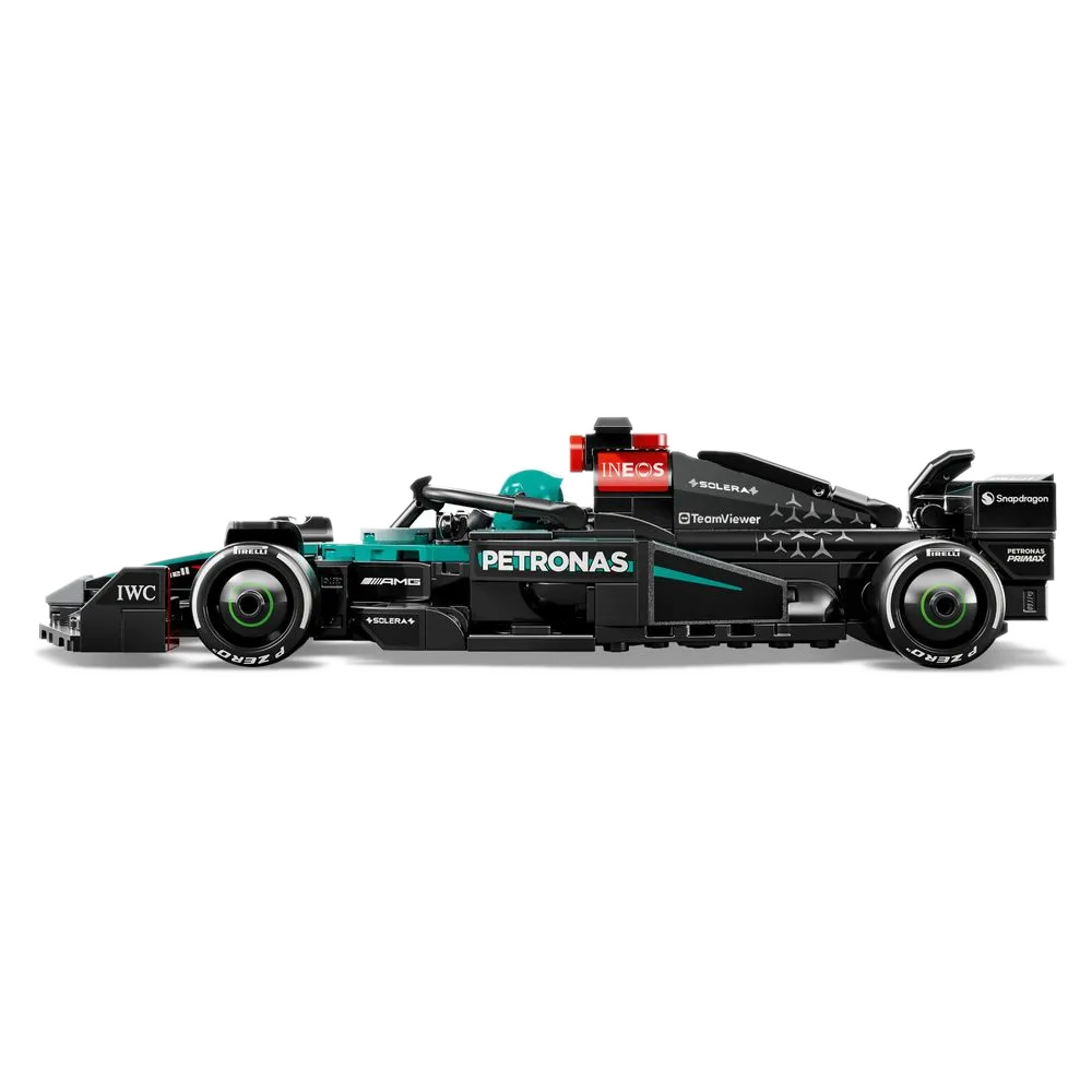 Lateral da W15 mostrando livery Mercedes preta com PETRONAS turquesa, suspensão wishbone e pneus Pirelli