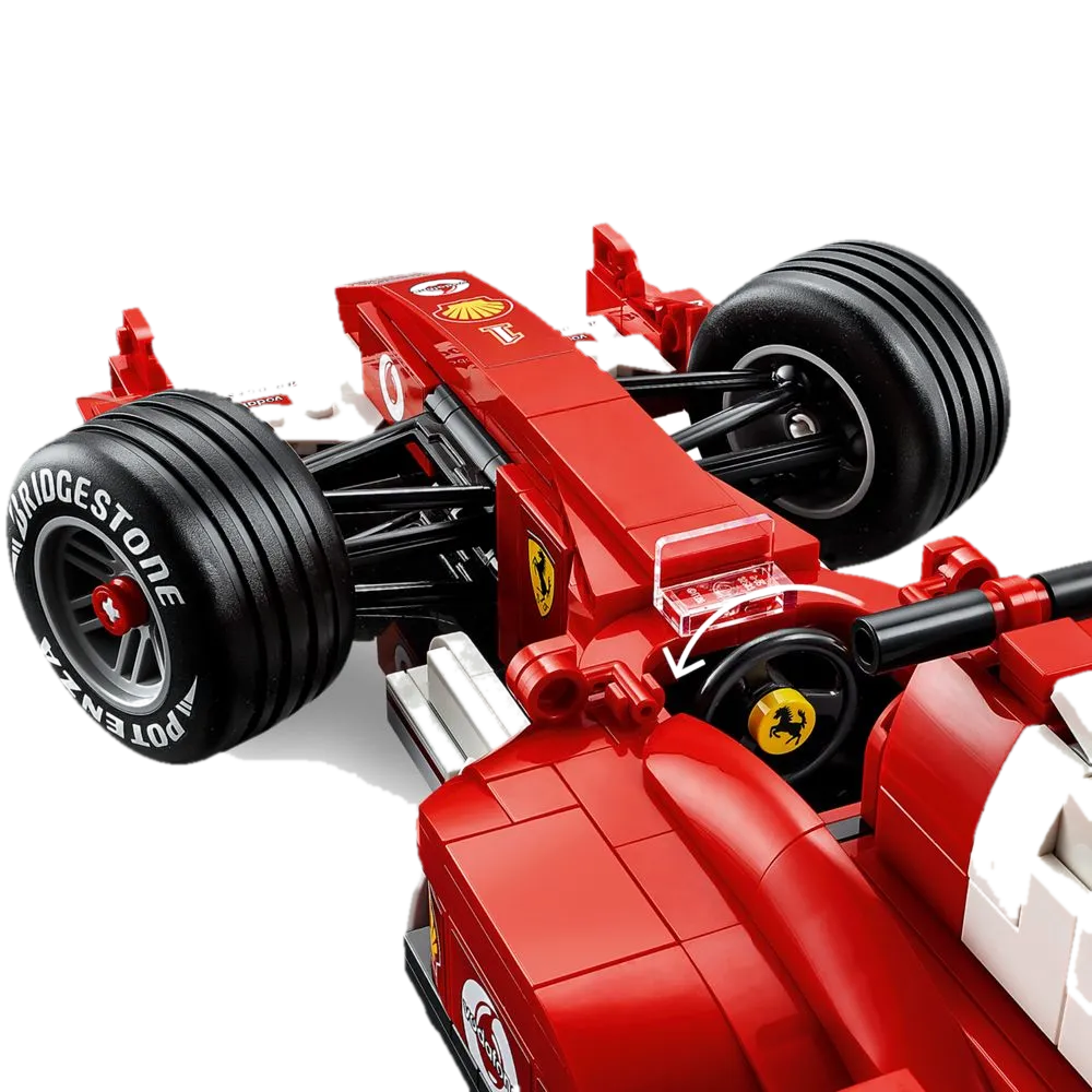 Close-up das rodas Bridgestone Potenza, freios Brembo e bico baixo da Ferrari F2004 com cavallino rampante e logos Shell e Vodafone